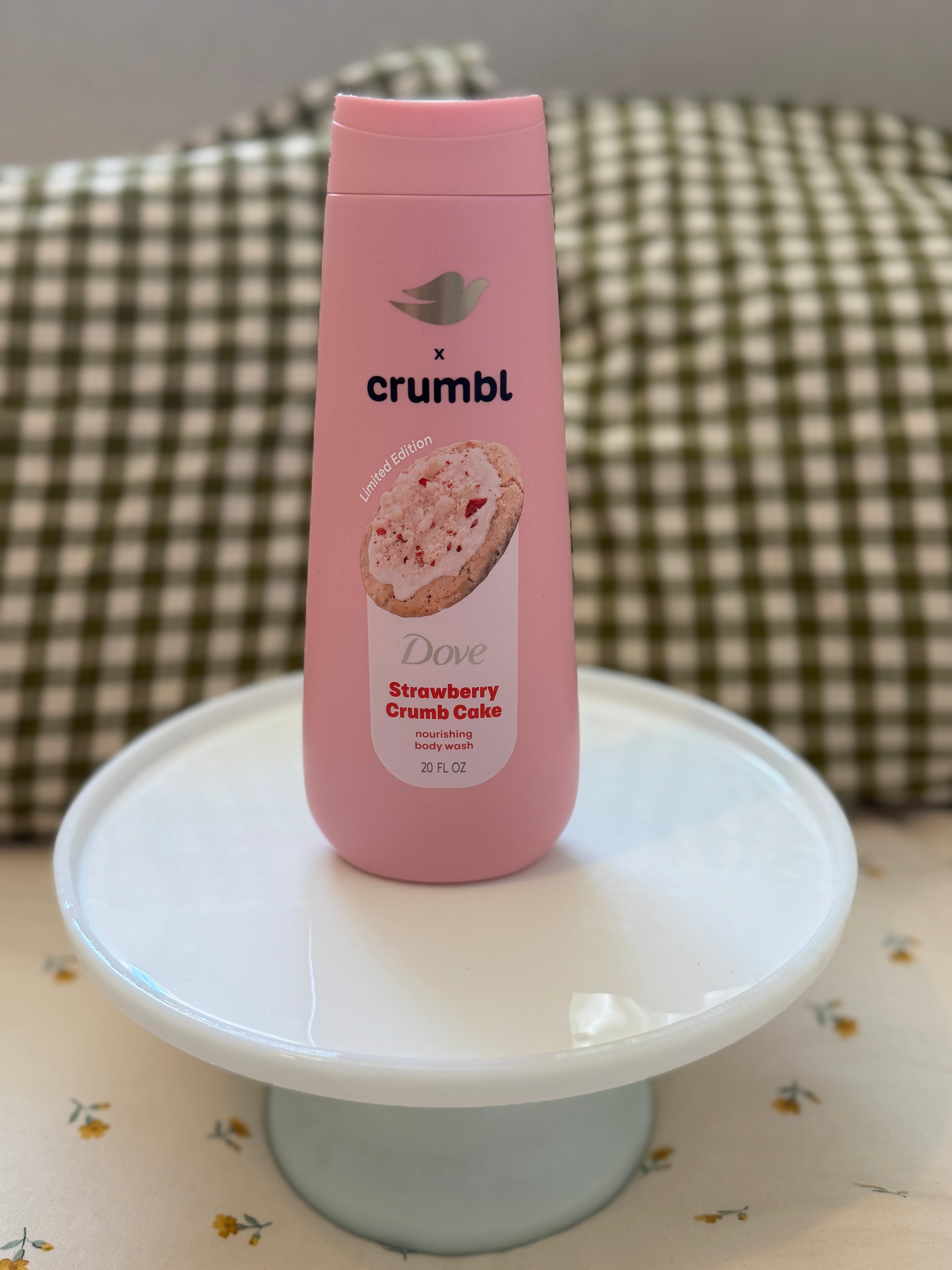 Dove X Crumbl Body Wash - Strawberry Crumb Cake Limited Edition
