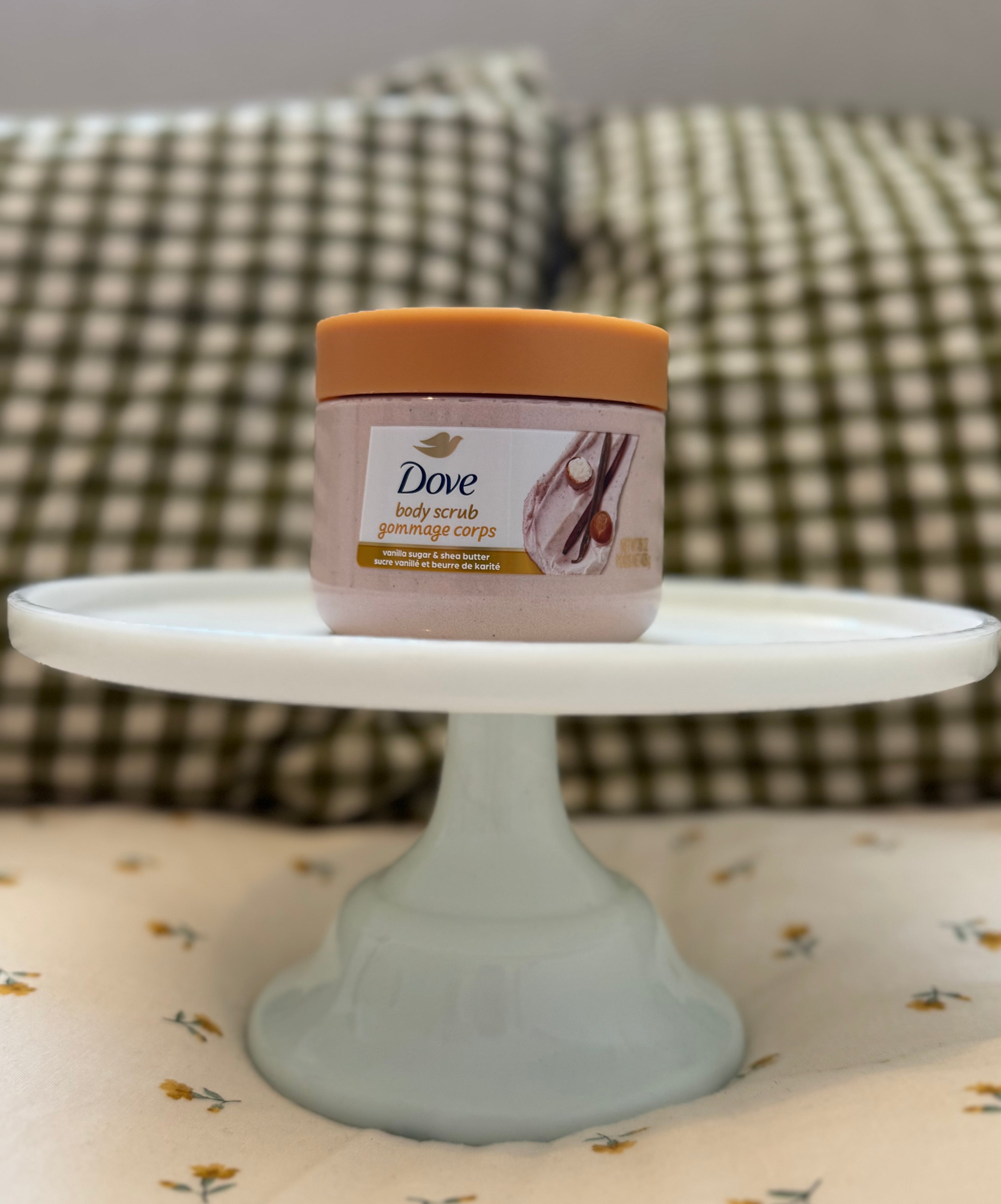 Dove Body Scrub - Vanilla Sugar & Shea Butter